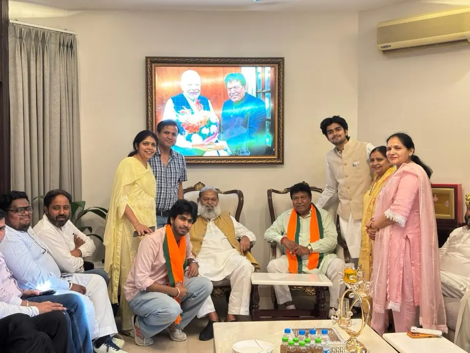 Transport Minister Anil Vij Visits Parth Gupta's Ward 6 Residence in Panchkula — photo 3