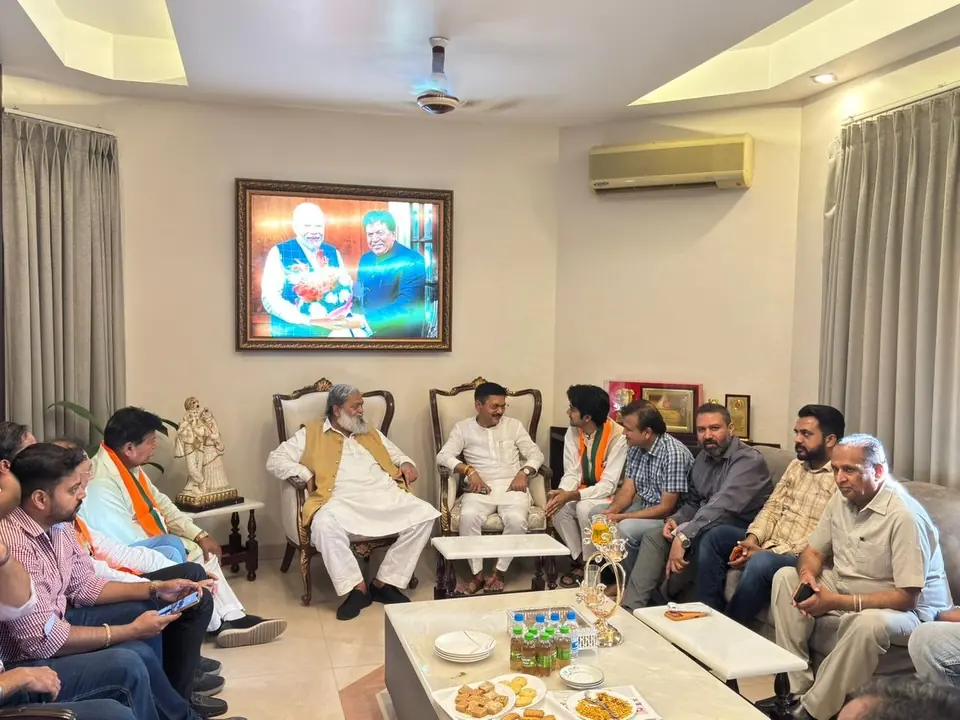 Transport Minister Anil Vij Visits Parth Gupta's Ward 6 Residence in Panchkula — photo 4