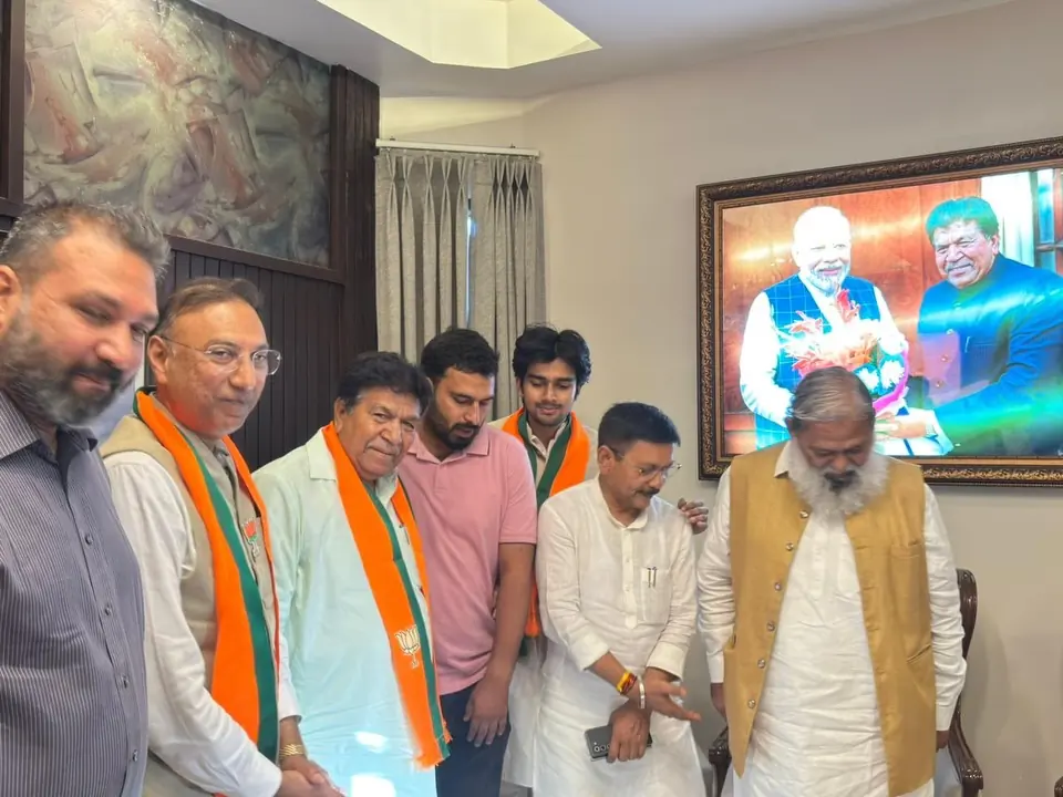 Transport Minister Anil Vij Visits Parth Gupta's Ward 6 Residence in Panchkula — photo 8