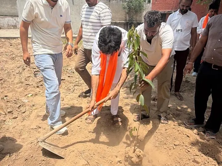 Councillor Parth Gupta Performs Chabeel Seva and Plants Saplings in Ward 6, Panchkula — photo 8