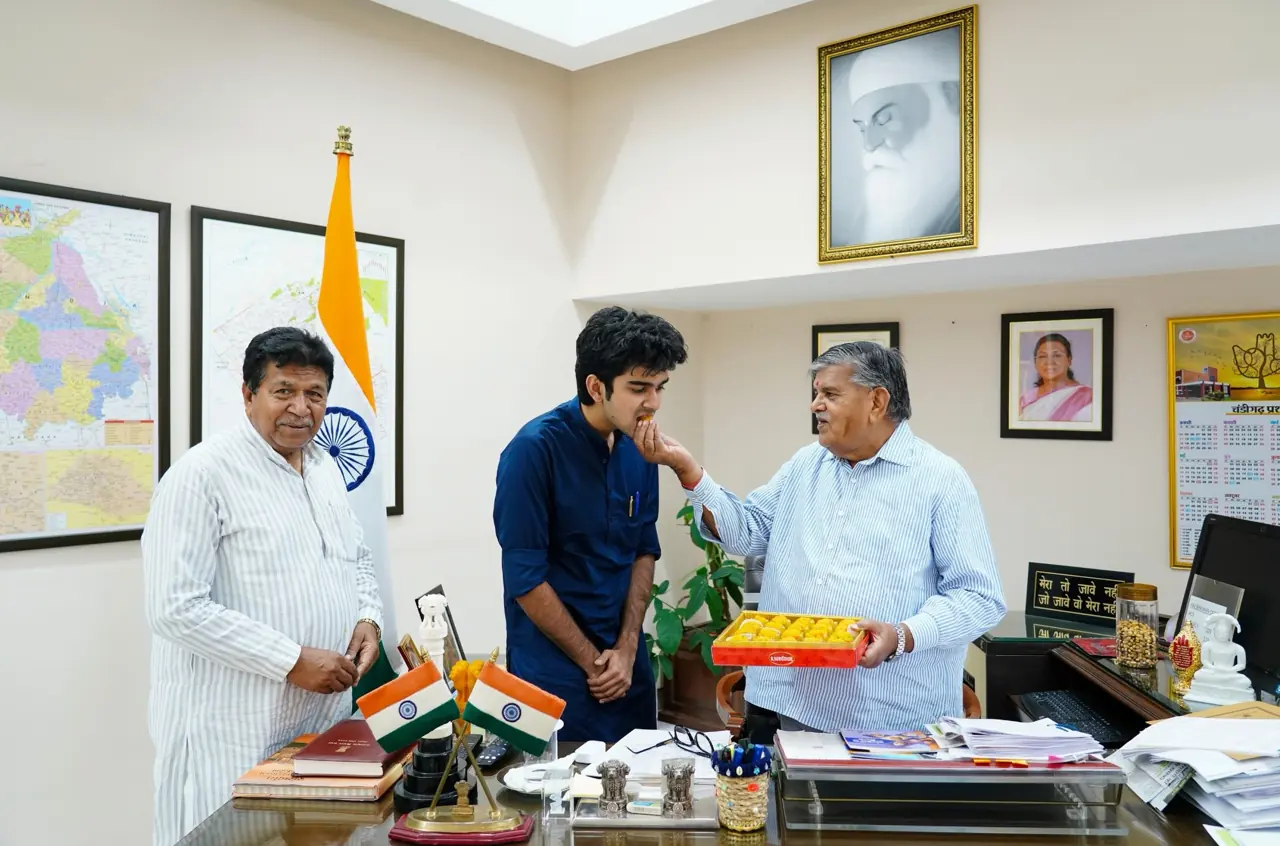 Punjab Governor Gulab Chand Kataria Congratulates Ward 6 Councillor Parth Gupta of Panchkula