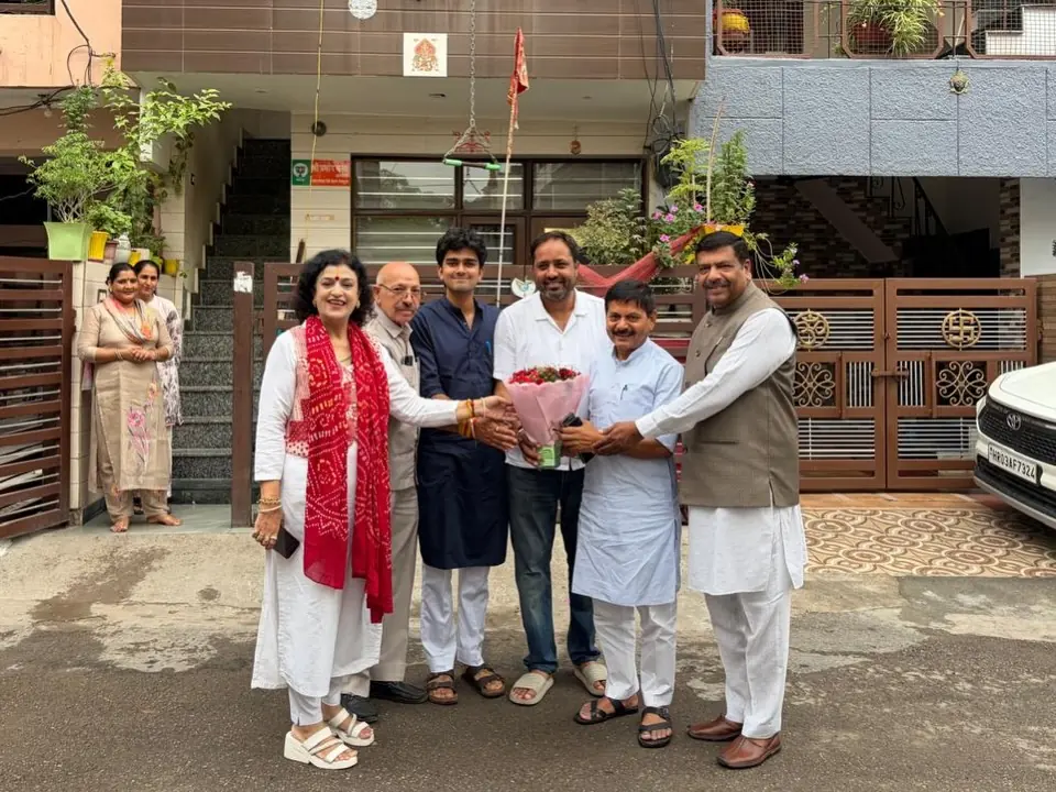 Councillor Parth Gupta Meets BJP Organisation Minister Phaninder Nath Sharma